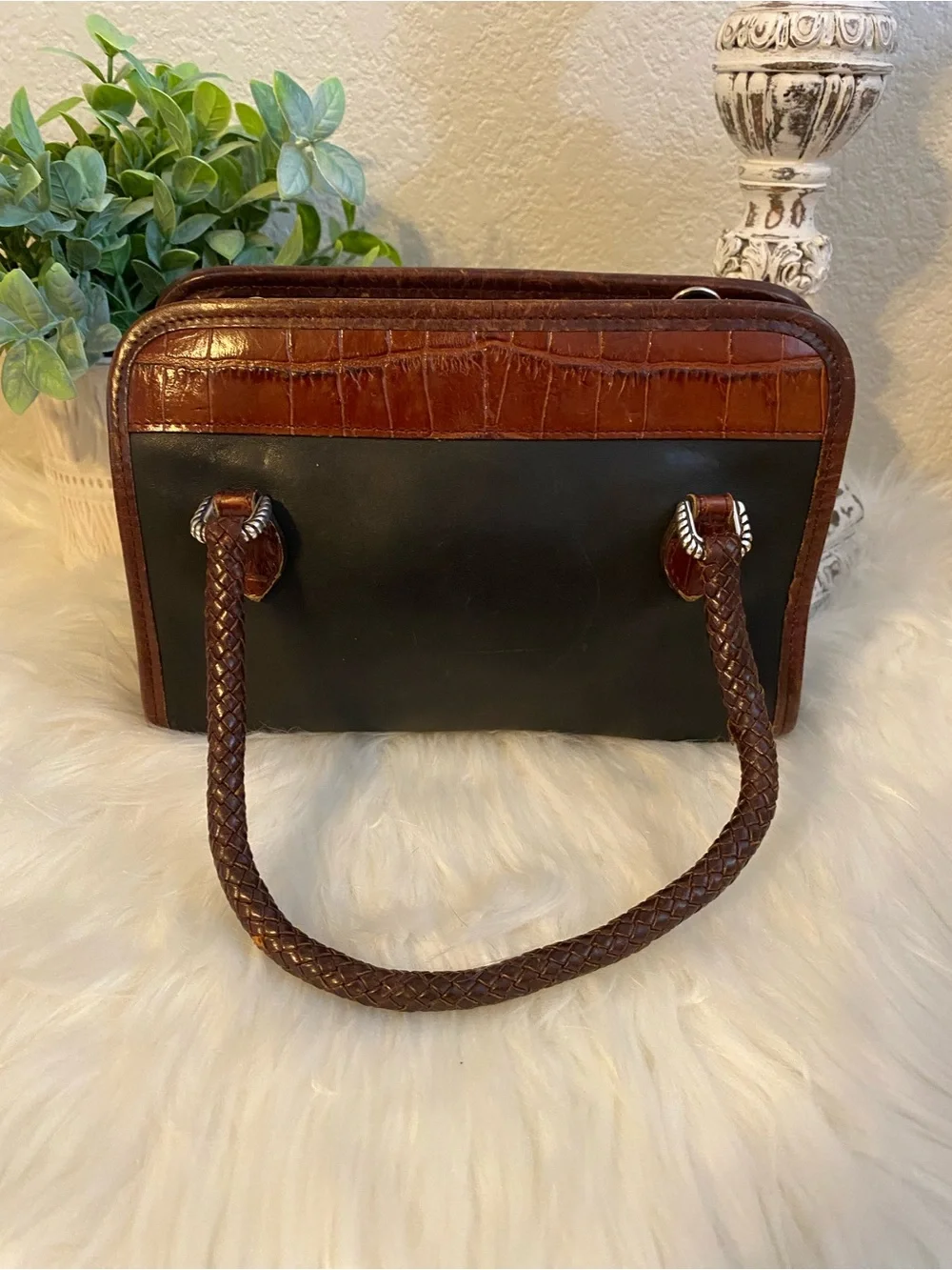 vintage Brighton doctor’s satchel features a structured two-tone design